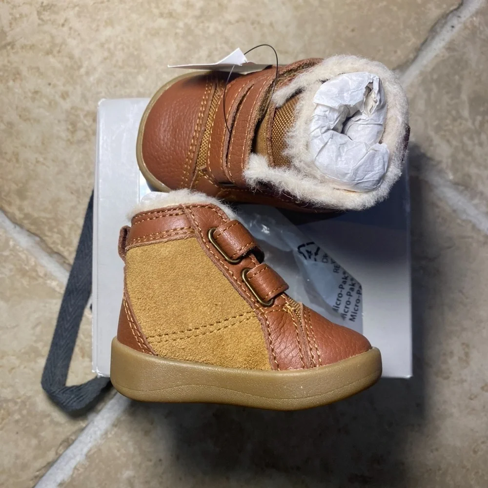 New in Box UGG Baby Rennon II Chestnut Suede Cold Weather‎ Booties Size 0/1